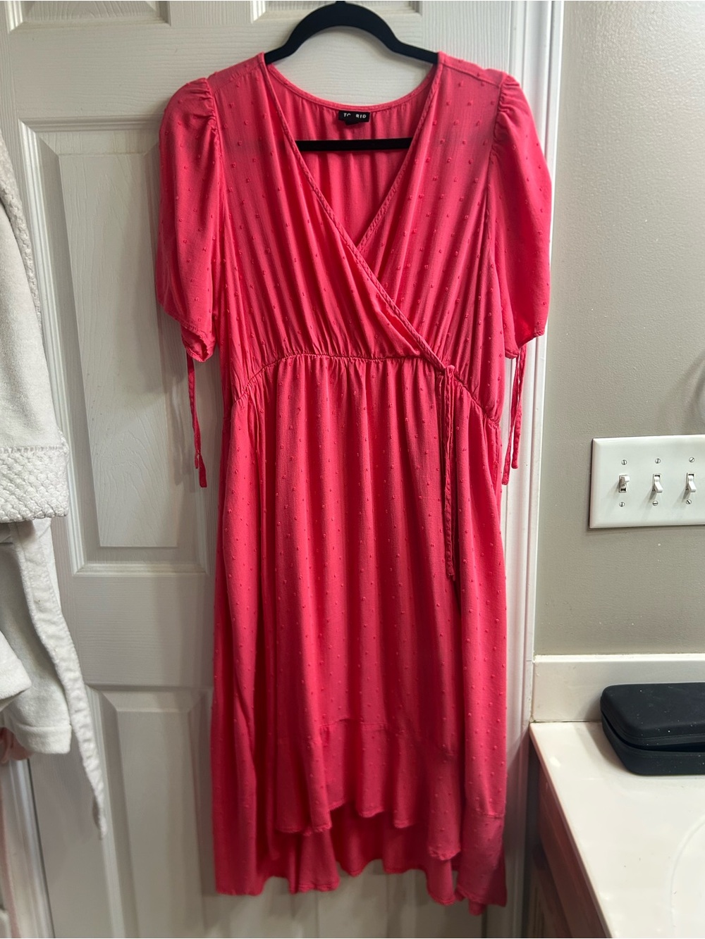 Torrid Size 1 Coral Pink Midi Wrap Dress Pockets Flirty Flowy Spring
